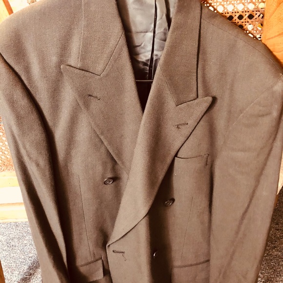 Used suit by Perry’s Ellis size 42